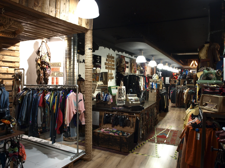 PickNWeight is one of the best secondhand stores in Munich for vintage clothes